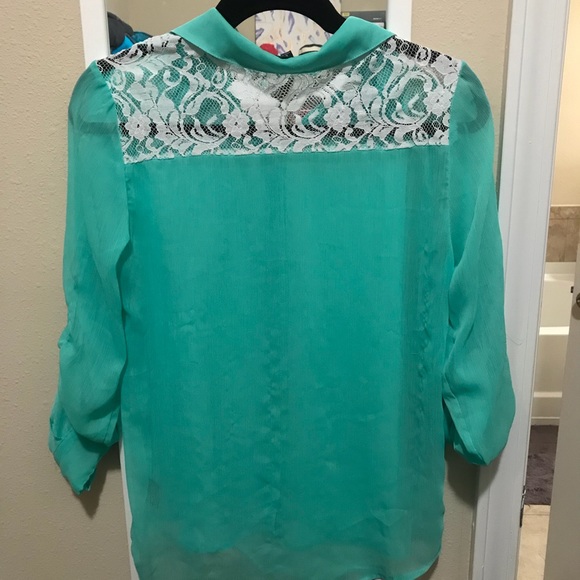 Timing Tops - 💼📂HP 🏆Timing mint green sheer button down top
